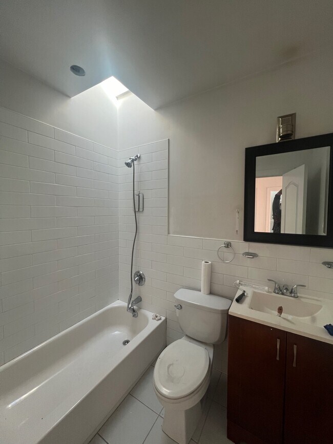 Foto del edificio - 2150 Fulton St