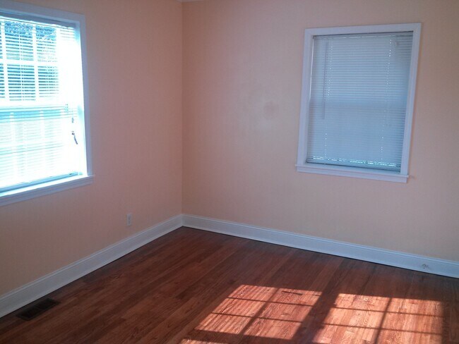 Foto del edificio - Cozy in Kirkwood-WILL ACCEPT SECTION 8
