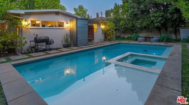 Building Photo - 5525 Matilija Ave