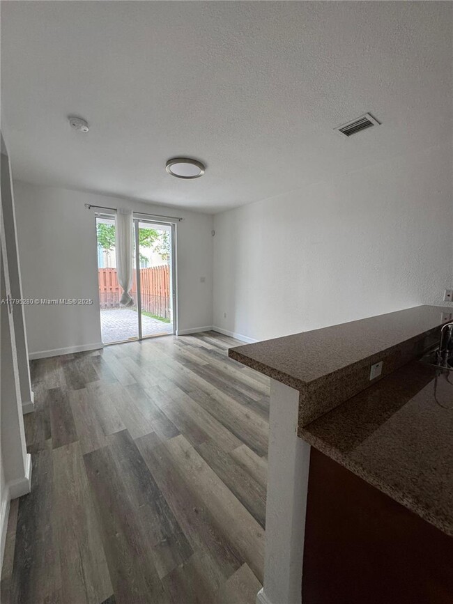 Foto del edificio - 7515 NW 114th Path