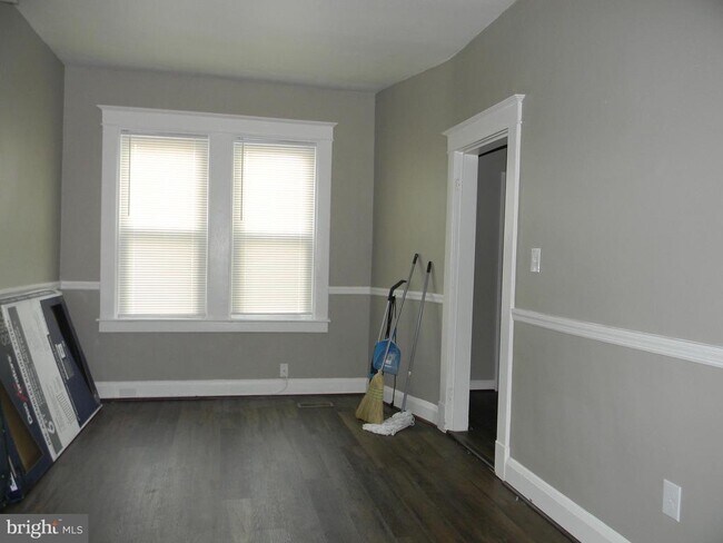 Foto del edificio - 3124 Normount Ave