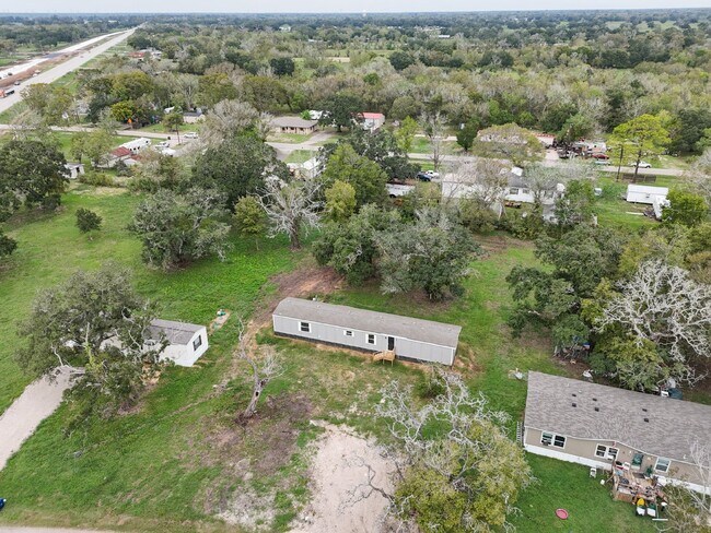 Foto del edificio - Charming 3-Bed, 2-Bath Retreat on Country Oaks Street, Brazoria!