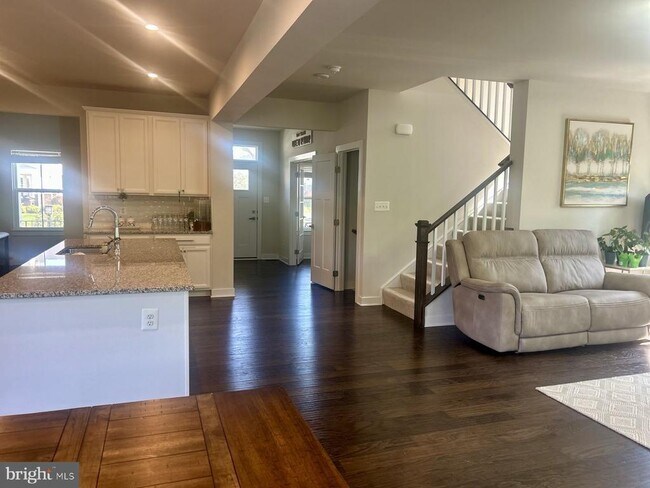 Building Photo - 105 Cabbage White Dr