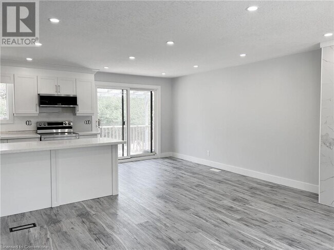 Building Photo - 76 Montcalm Dr