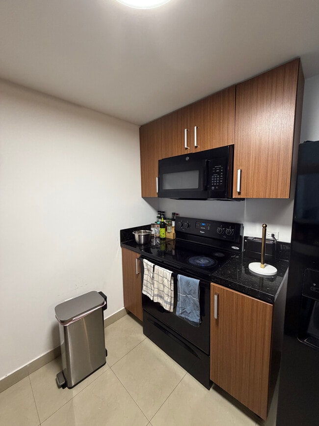 Foto del edificio - 615 NE 25th St