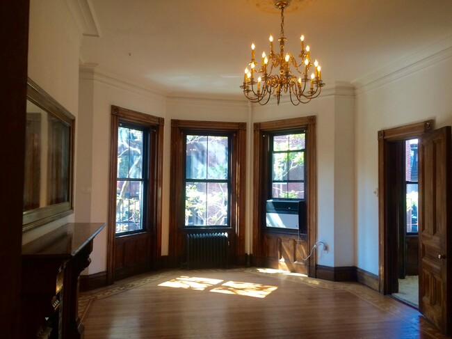 Building Photo - 144 Commonwealth Ave