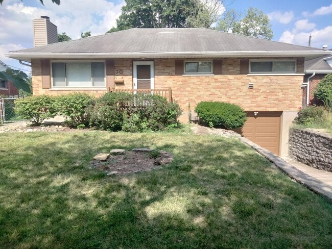 Photo - 70 Illona Dr House