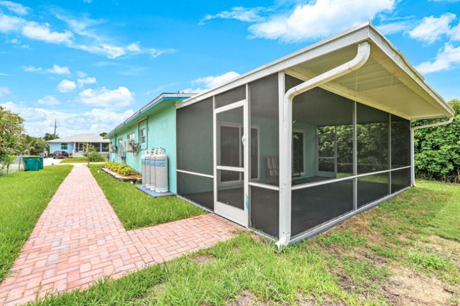 Building Photo - 527 Goodland Dr