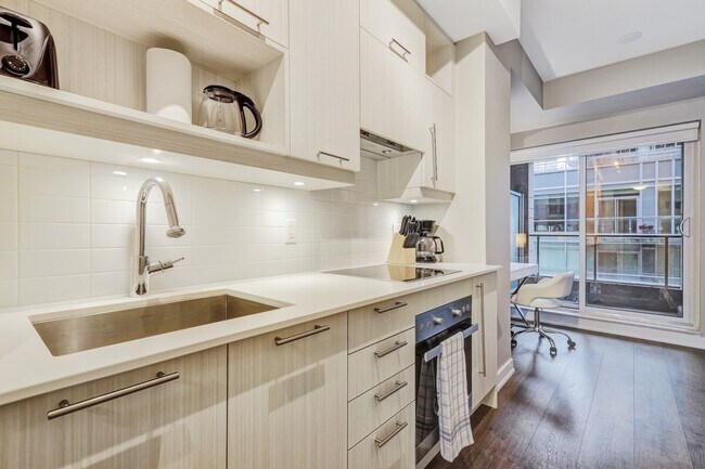 Photo du bâtiment - 179 Queen St W