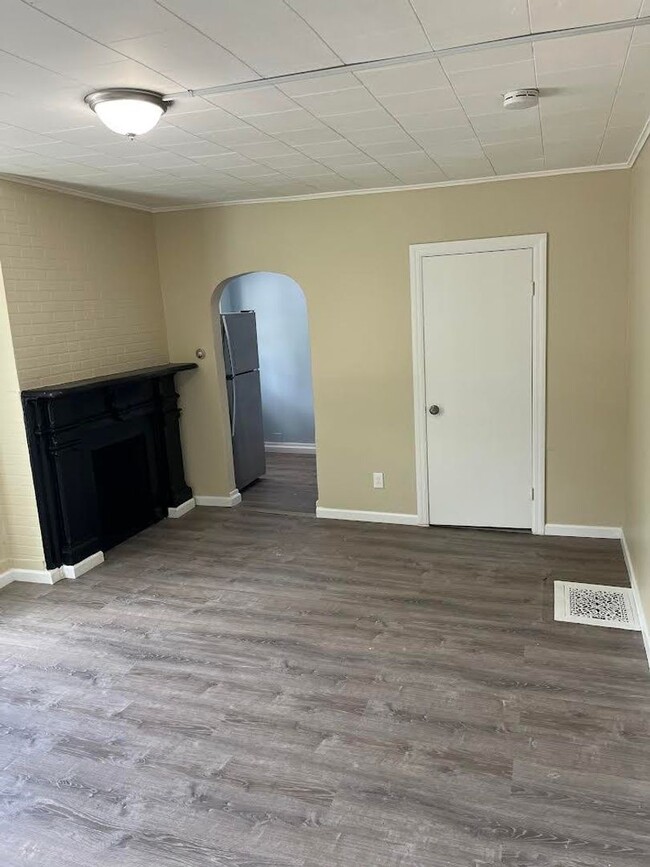 Building Photo - Gorgeous Studio Apartment in quiet Pittsfi...