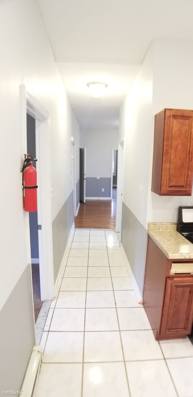 Building Photo - 3 br, 1 bath  - 660 Hunterdon St Apt 1