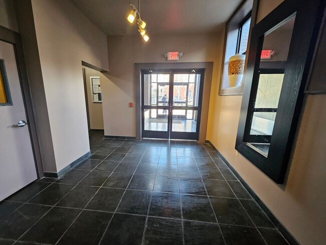 Building Photo - 700 New St