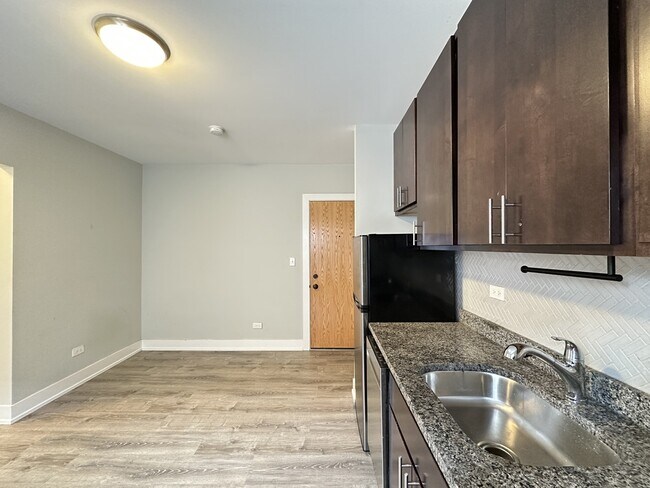 Foto del edificio - 434.5 W Belden Ave