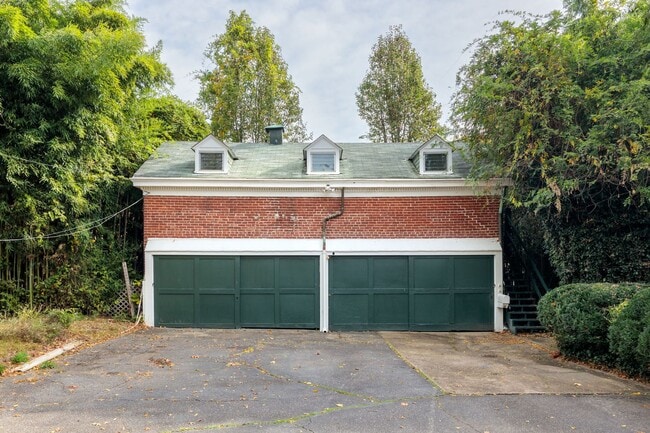 Building Photo - Quaint 1 Bedroom/1 Bathroom Cottage Style Apartment in Richmond ***Available NOW***
