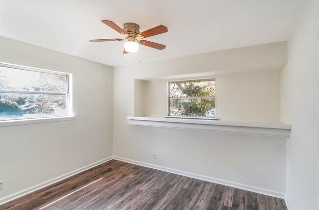 Foto del edificio - 405 Steeple Ridge Rd