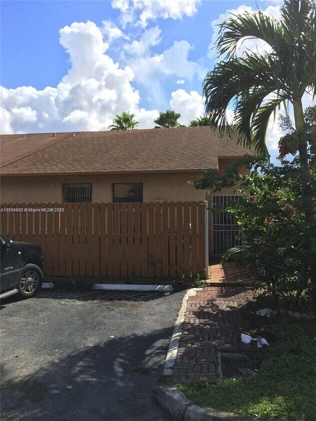 6721 NW 189th Terrace, Hialeah, FL 33015 Townhome Rentals in Hialeah