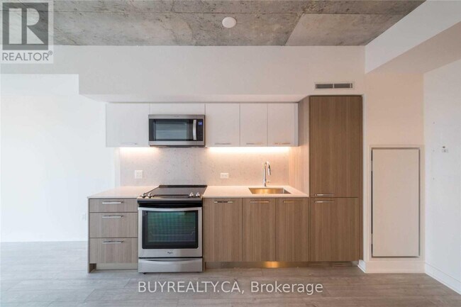 Building Photo - 15-1715 Baseball Pl
