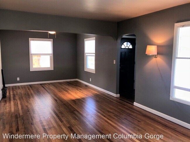 Building Photo - 3 br, 1.5 bath House - 1908 Mt Hood St