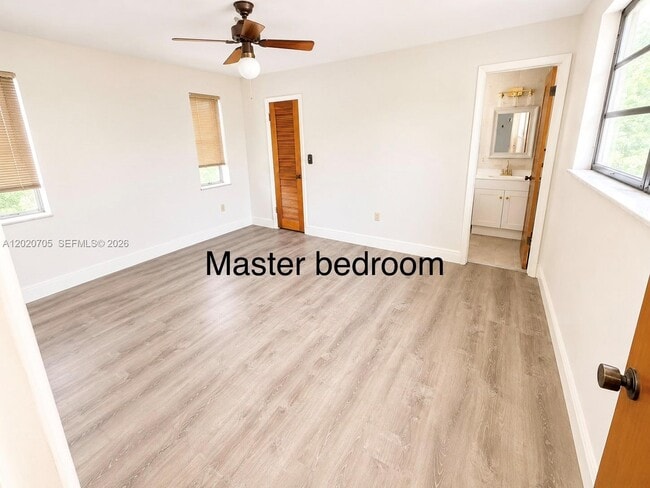 Building Photo - 111 Navarre Dr