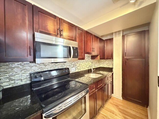 Foto del edificio - 4180 N Marine Dr