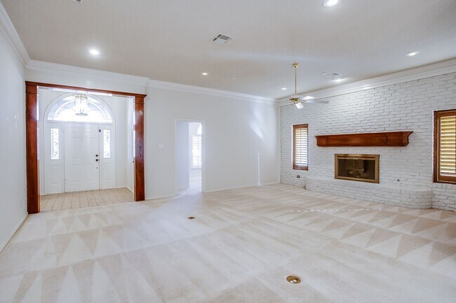 Foto del edificio - Beautiful and Spacious with Everything You...