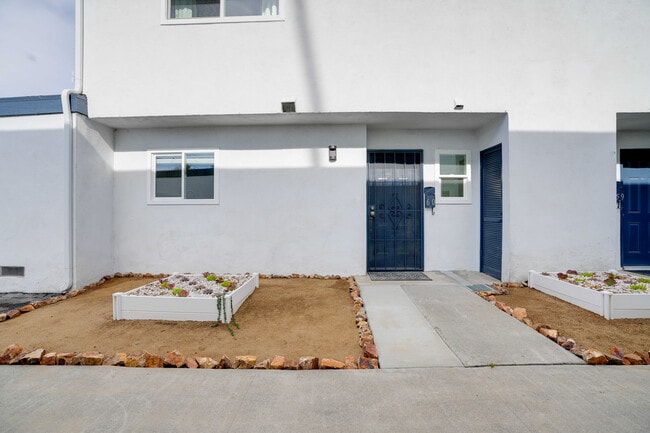 Building Photo - 3033 Coolidge Ave