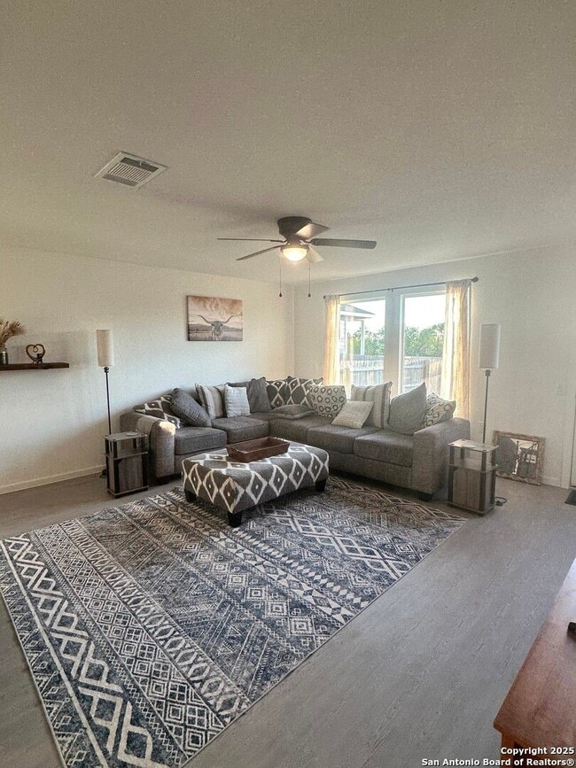 Building Photo - FULLY FURNISHED!!! 3Bed/2Bath House for Rent! Available Now! 12 or 6 month lease.