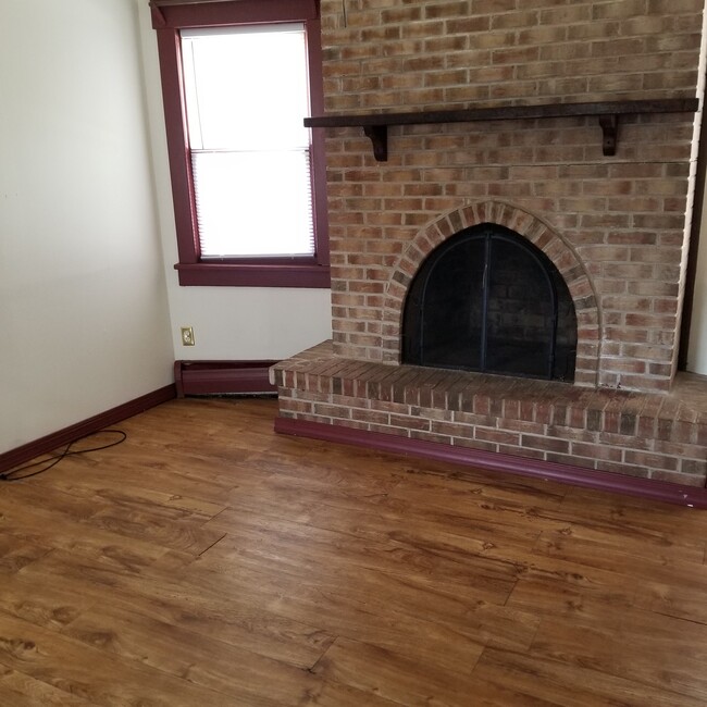 Dining Area - 1017 W Front St