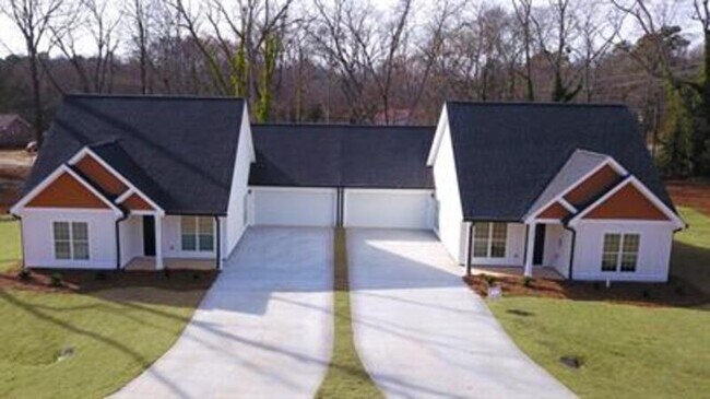 Foto del edificio - 294 Cedar Creek Rd