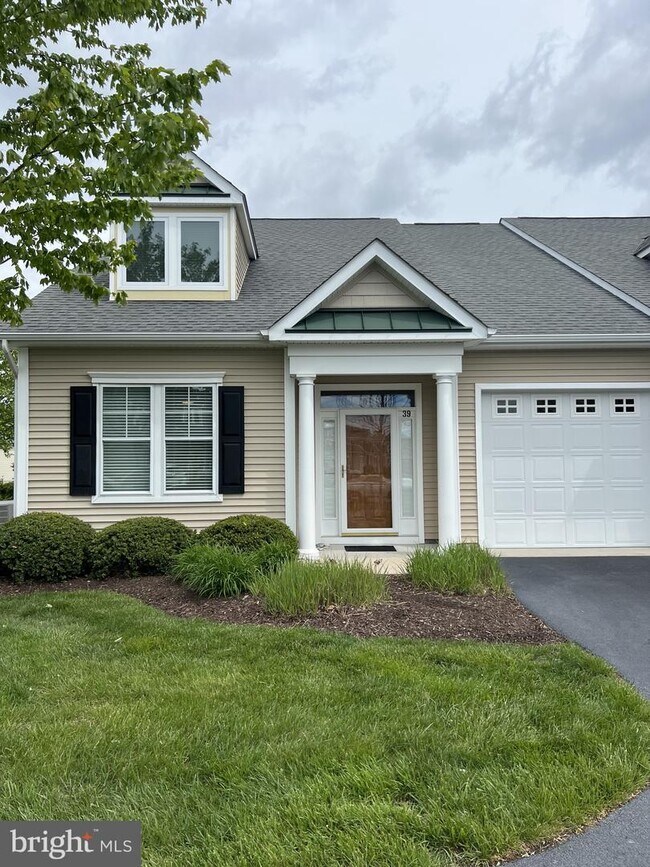 Building Photo - 32108 ARBOR Dr