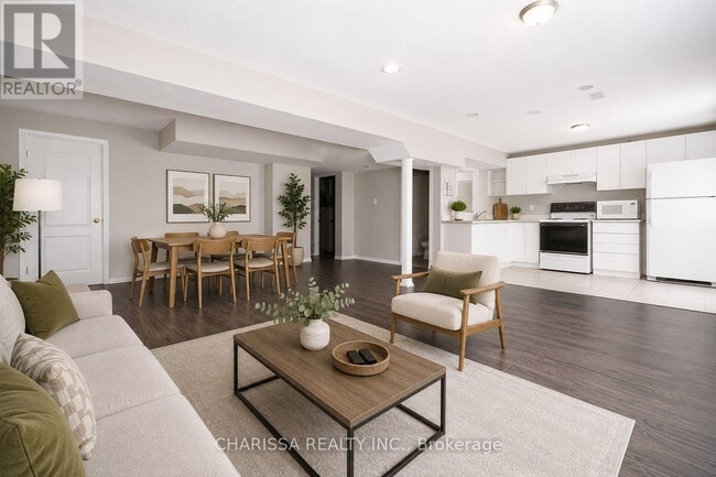 Building Photo - 2872 Gardenview Crescent