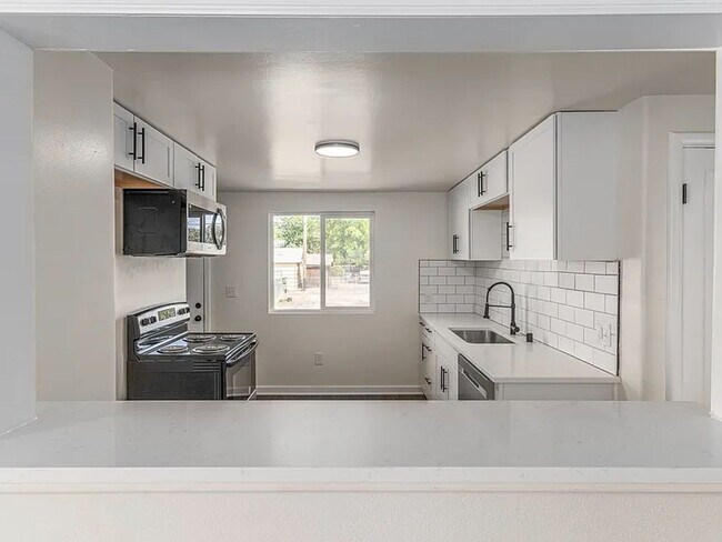 Foto del edificio - Charming, Updated 3 Bed Spokane Home w/ Fenced Yard and Storage Shed!