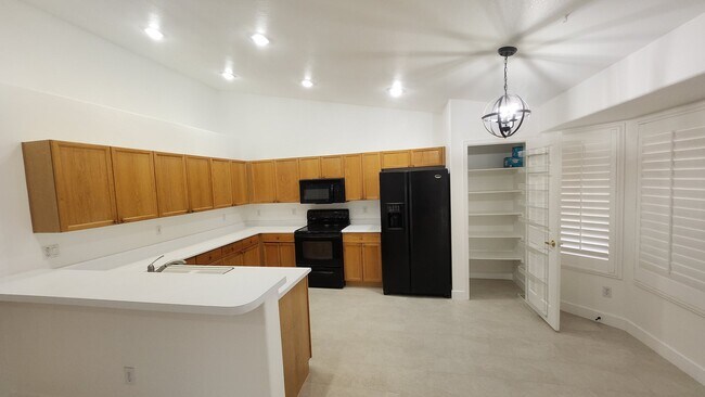 Foto del edificio - 1410 E Bruce Ave