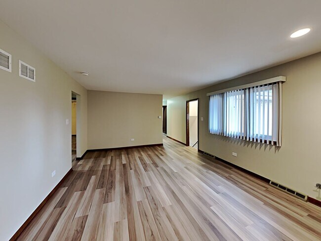 Building Photo - 7527 Cashew Dr