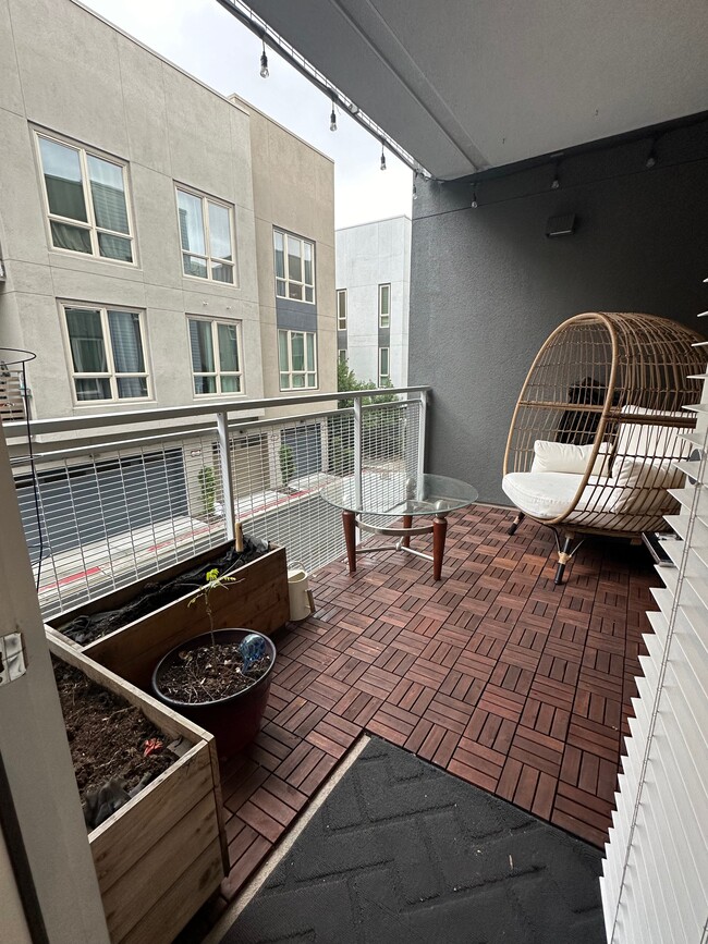 Balcony - 1660 Delano St