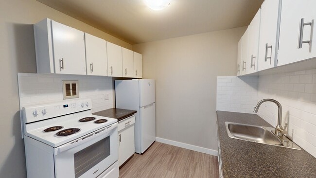 Building Photo - 9807-9108 108 Ave