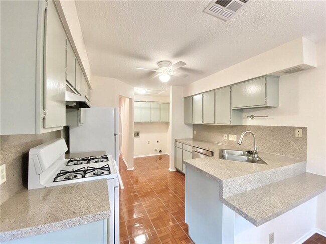 Building Photo - 1703 W Braker Ln
