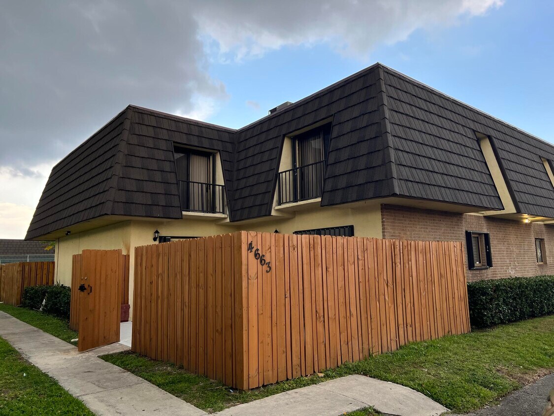 Foto principal - 4663 Cherry Rd