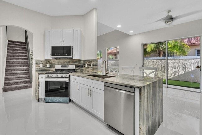 Photo - 36 Monterey Pointe Dr House