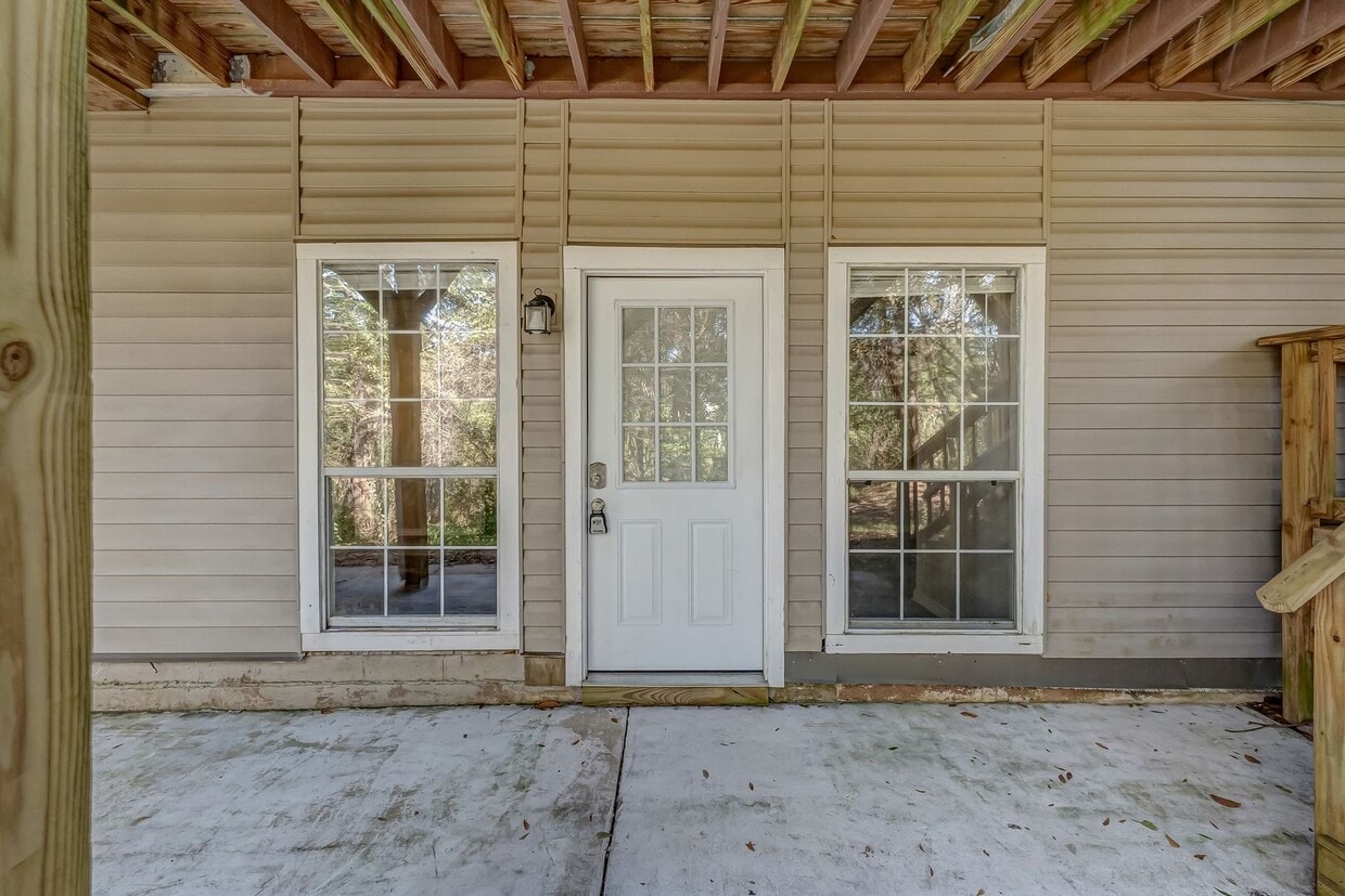 Primary Photo - Private Walkout Basement Unit Overlooking ...