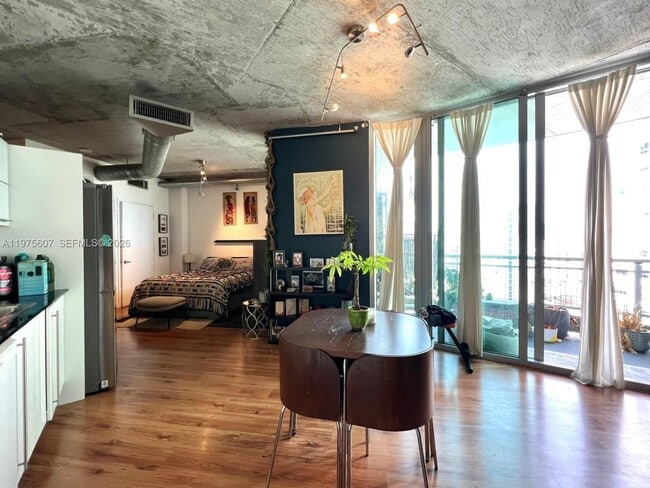 Foto del edificio - 690 SW 1st Ct