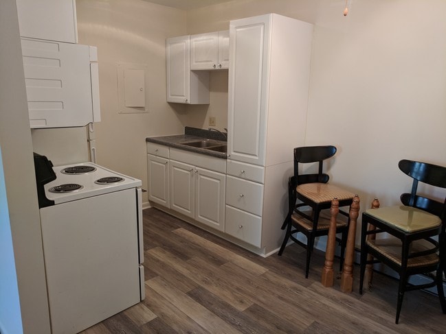 Kitchen - 2601 Hillsboro Pike