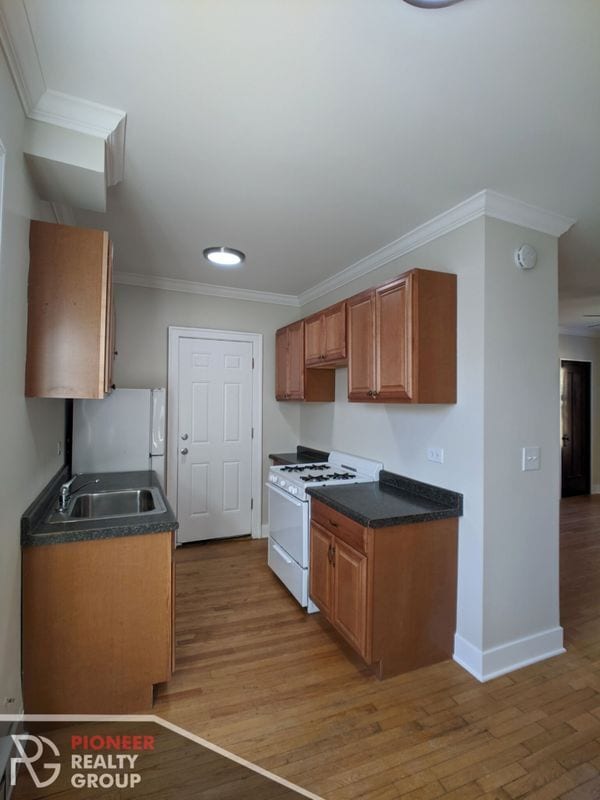 Foto del edificio - 3815 N Greenview Ave