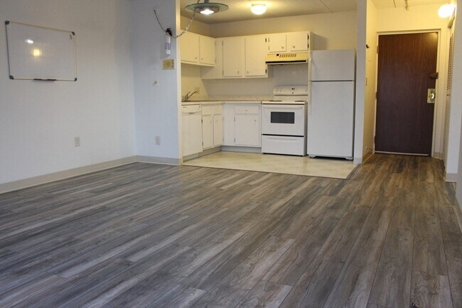 Building Photo - 46 Cochituate Rd