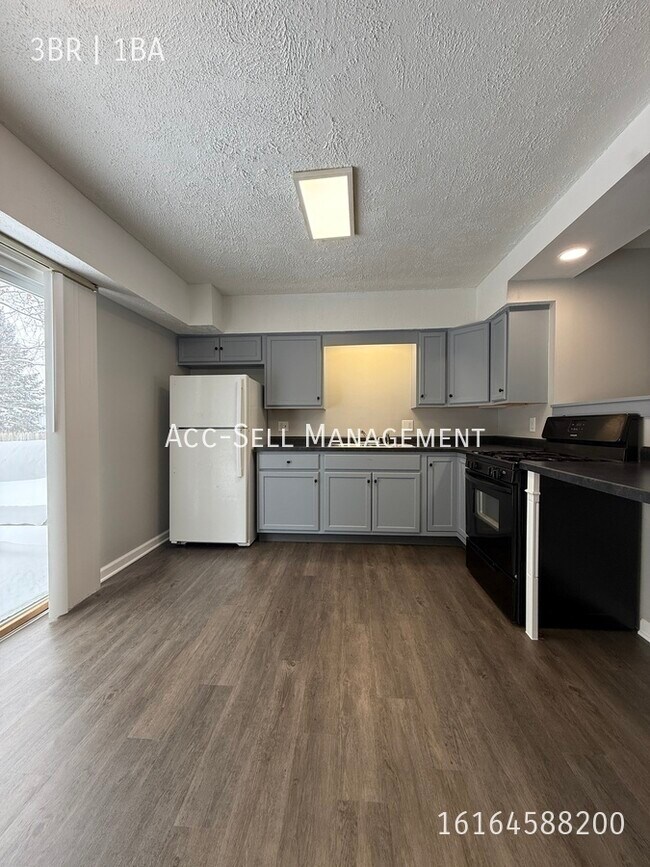 Building Photo - 5796 Christie Ave SE