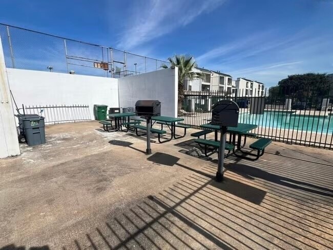 Foto del edificio - 2830 S Bartell Dr