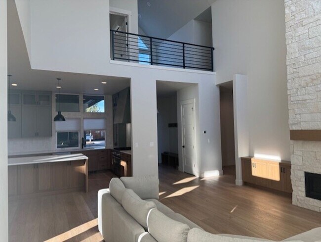 Building Photo - West Side Location with Detached ADU