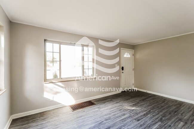 Foto del edificio - 8250 Royal Heights Dr