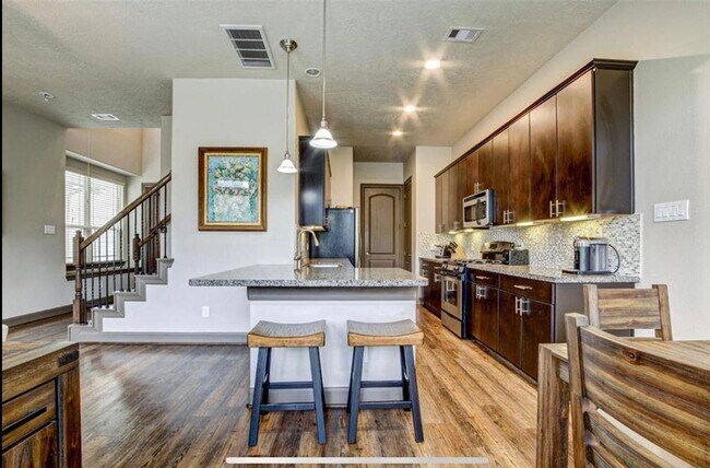 Building Photo - 42 Aventura Pl