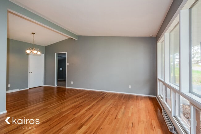 Building Photo - 425 Saint Edward Lane